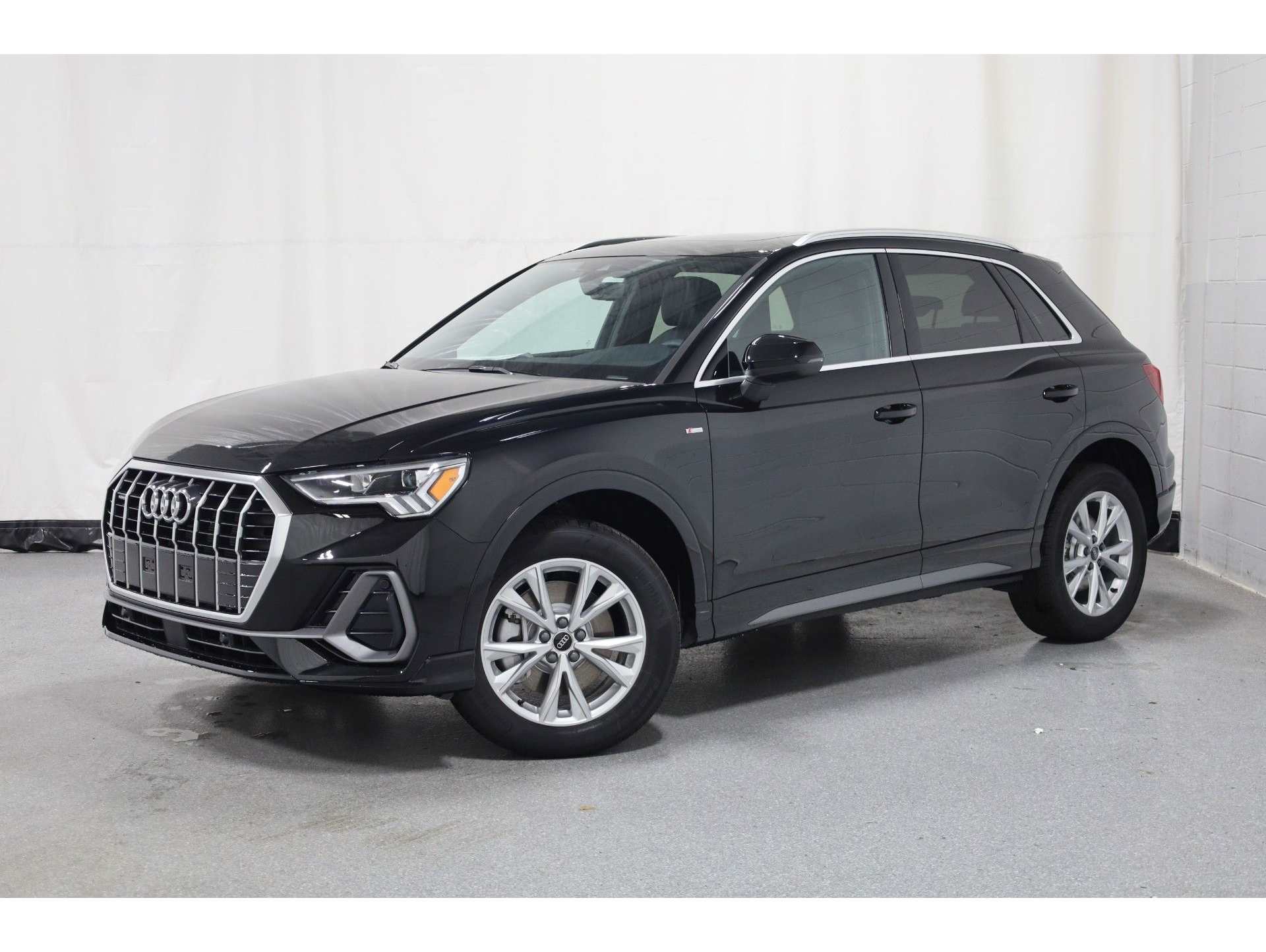 2025 Audi Q3 S Line Premium's photo