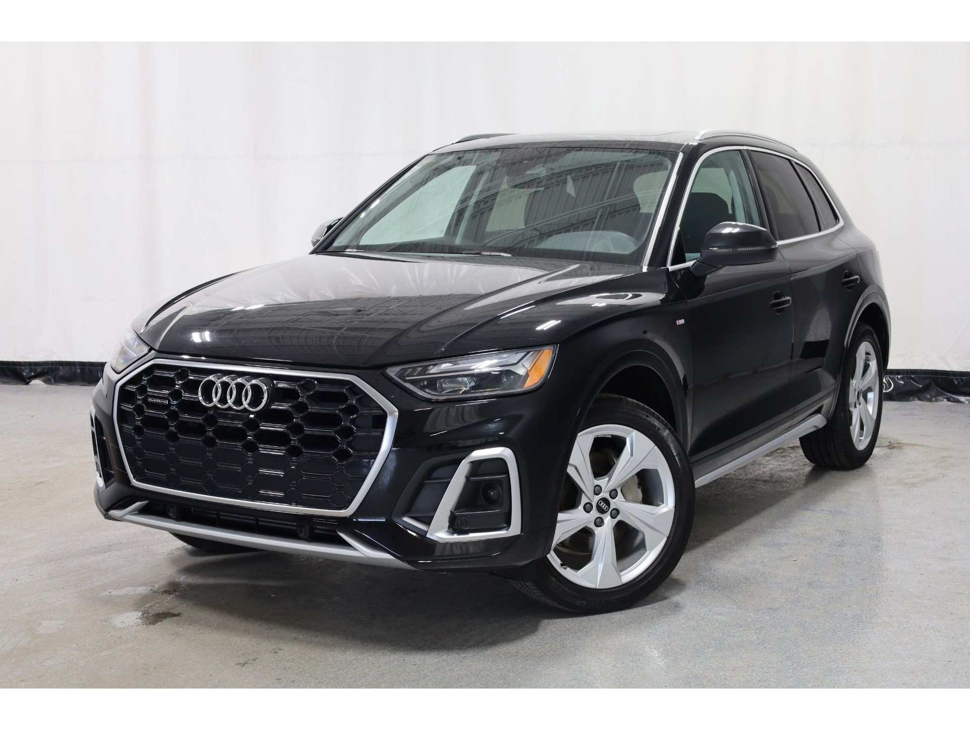 2023 Audi Q5 45 Premium Plus's photo