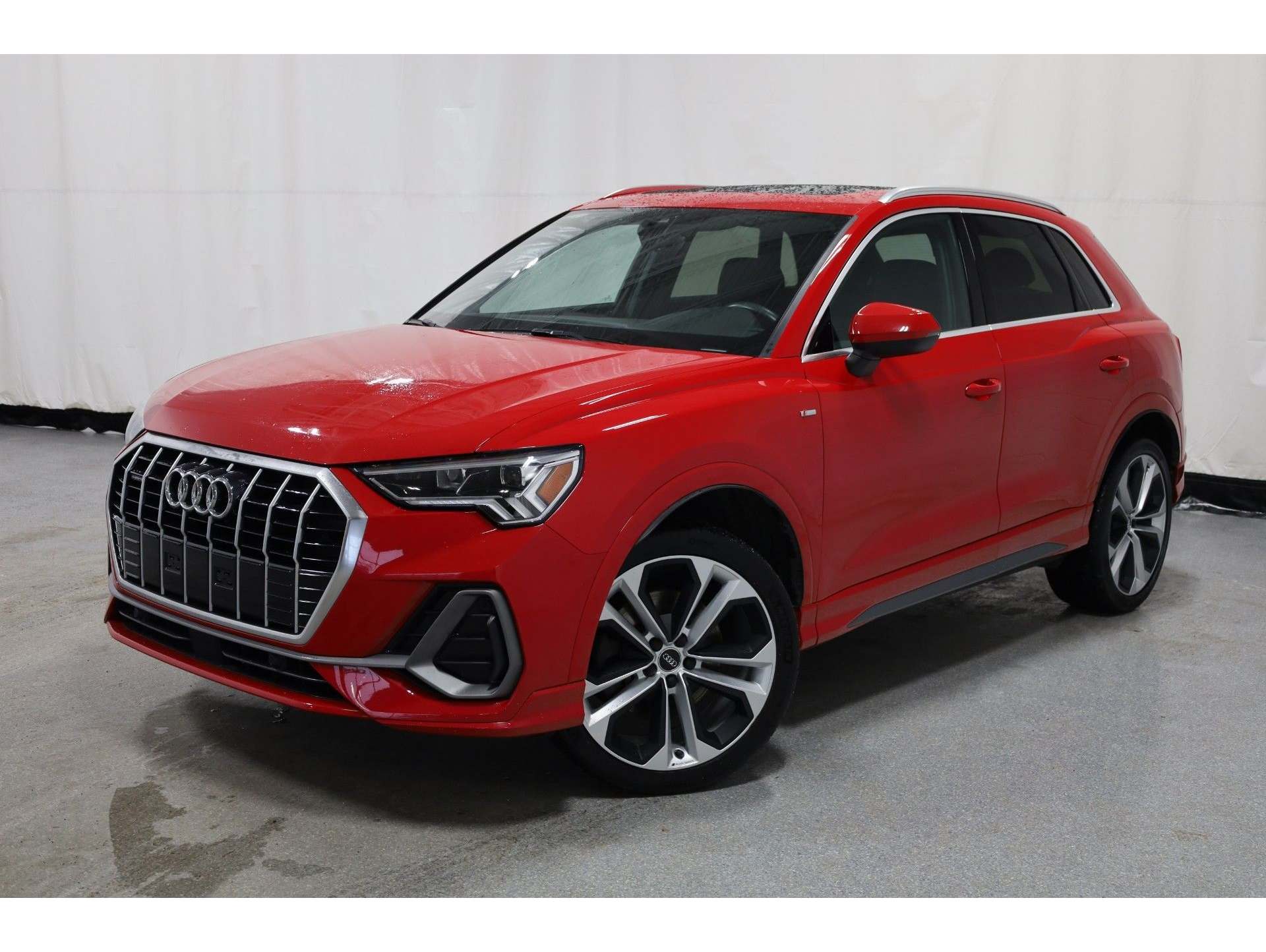 2020 Audi Q3 S Line Premium Plus's photo