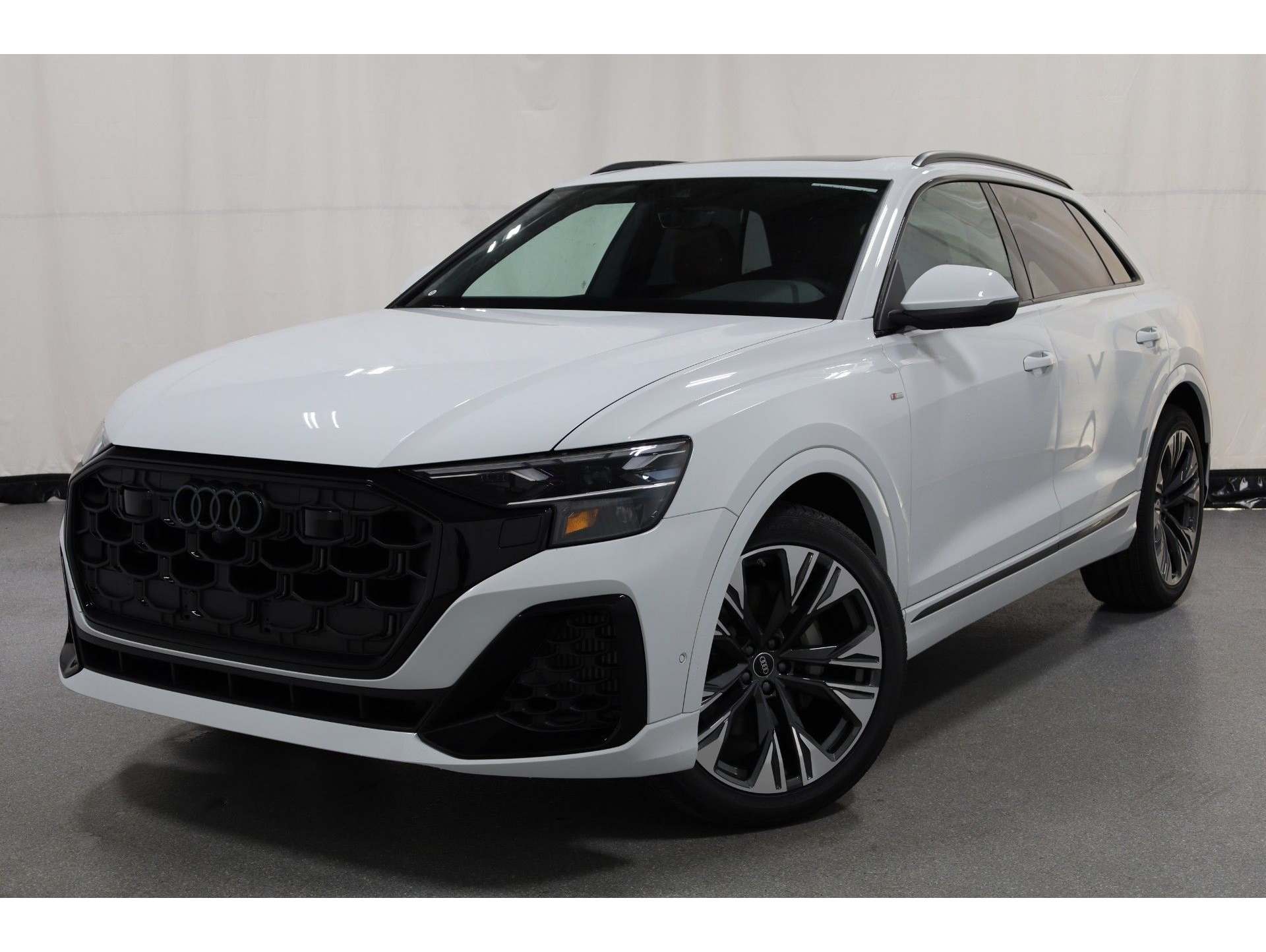 2026 Audi Q8 Premium Plus's photo