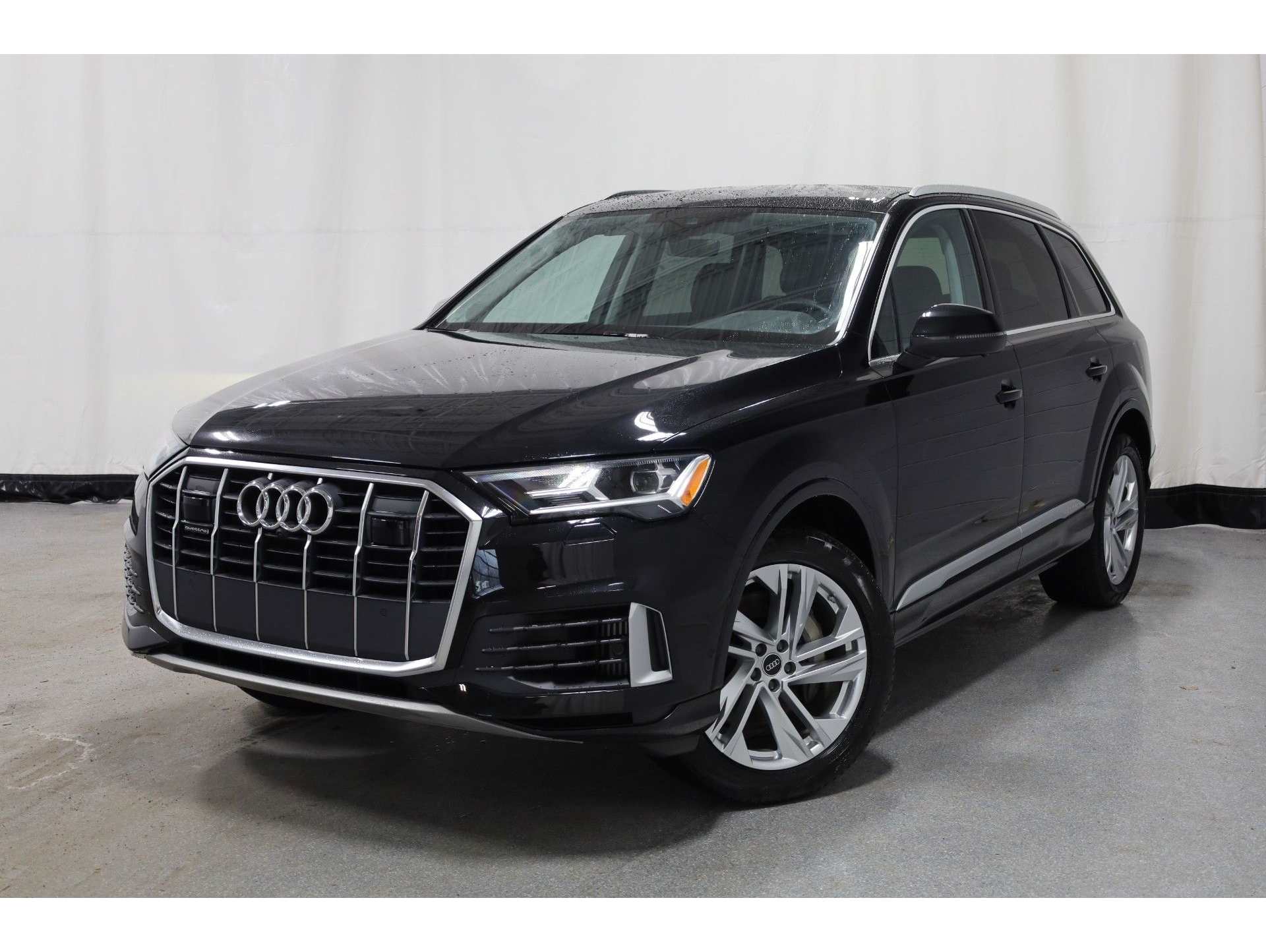 2022 Audi Q7 55 Premium Plus's photo