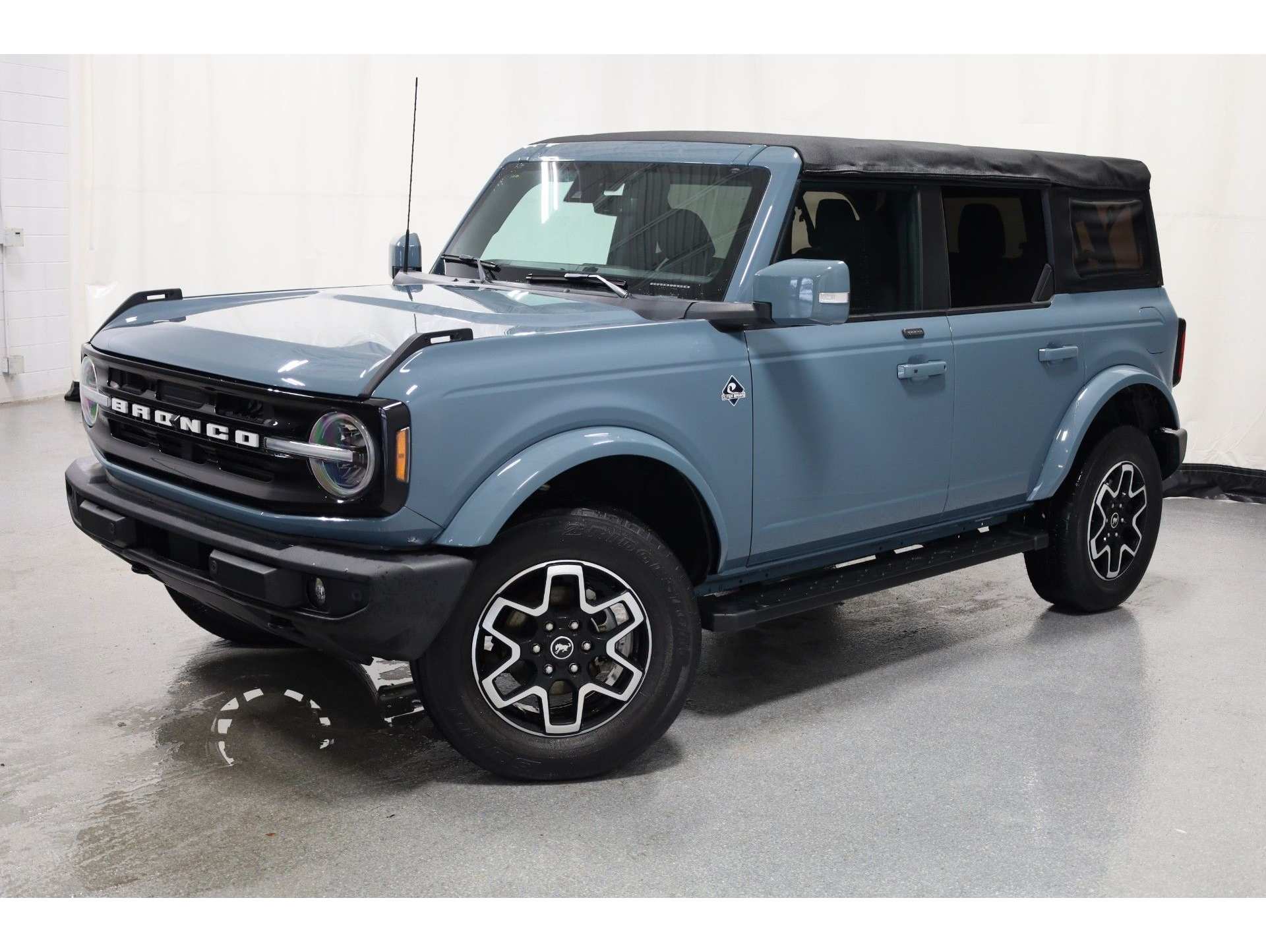 2021 Ford Bronco 4-Door Outer Banks's photo