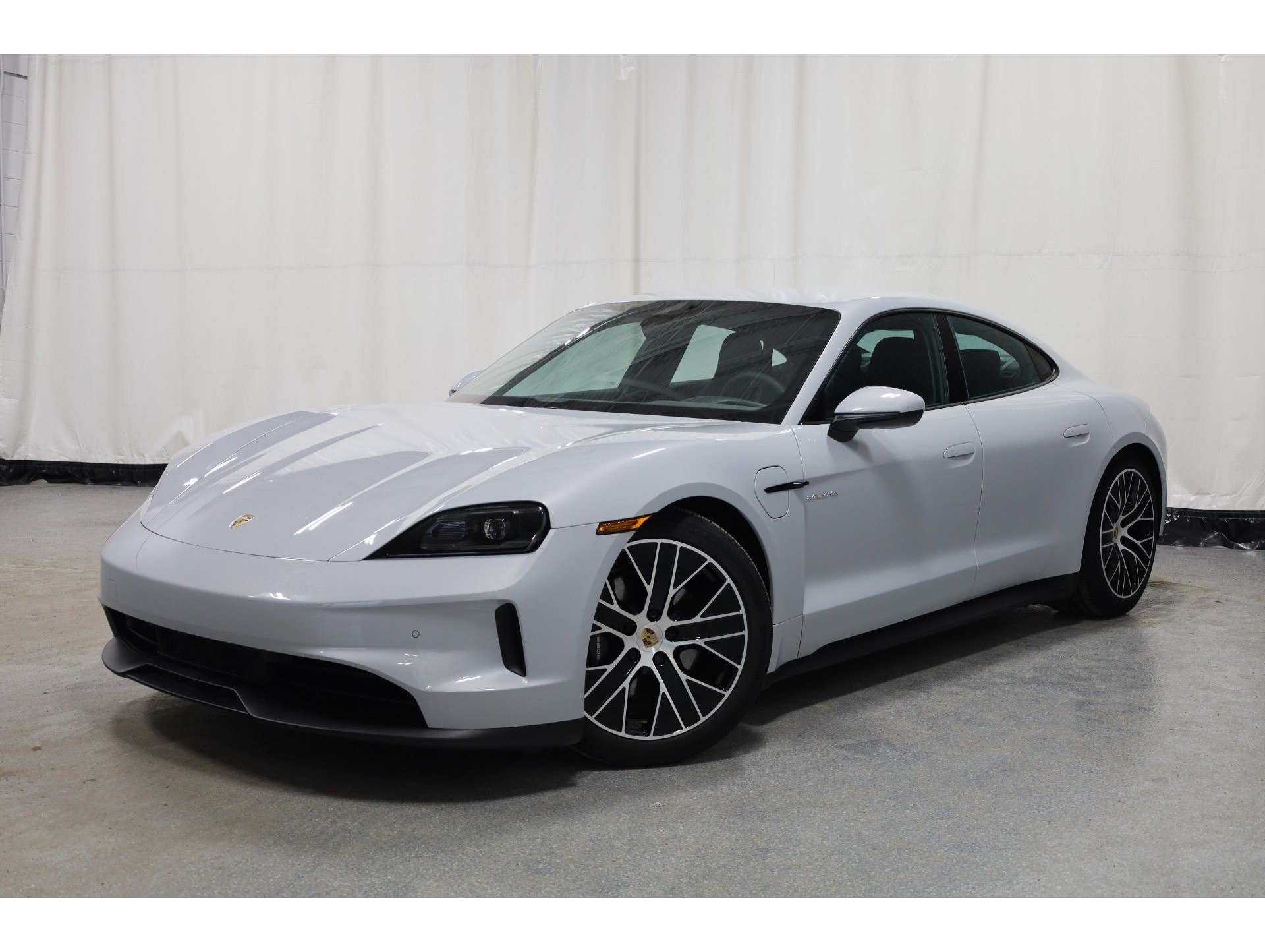 2025 Porsche Taycan Base's photo