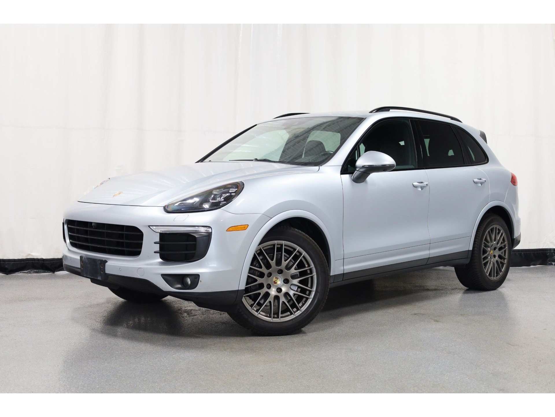 2017 Porsche Cayenne Platinum Edition's photo