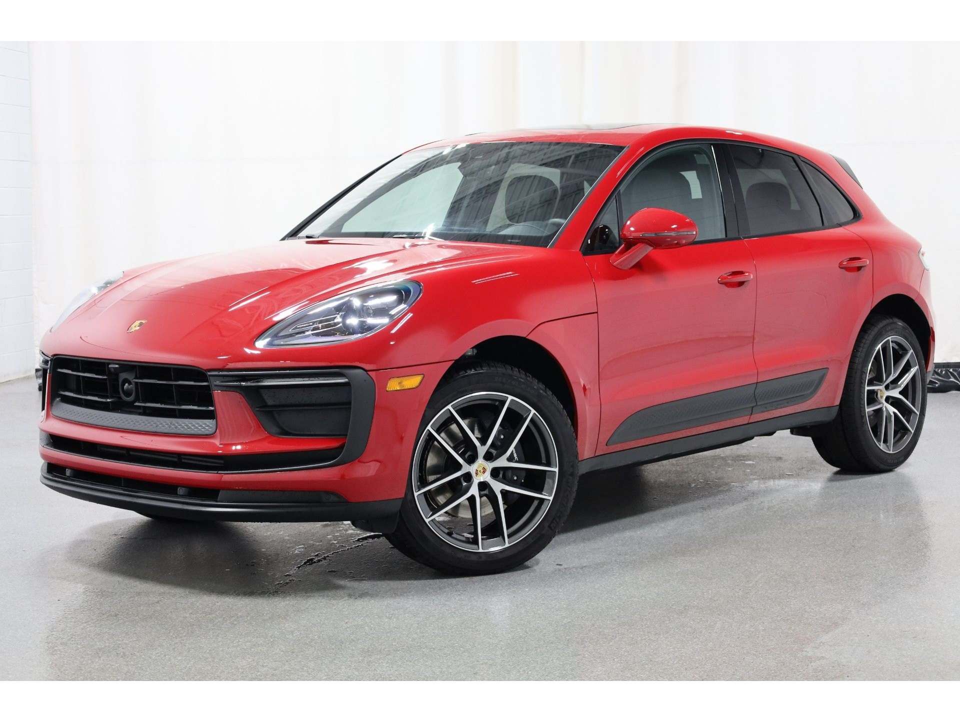 2025 Porsche Macan Base's photo