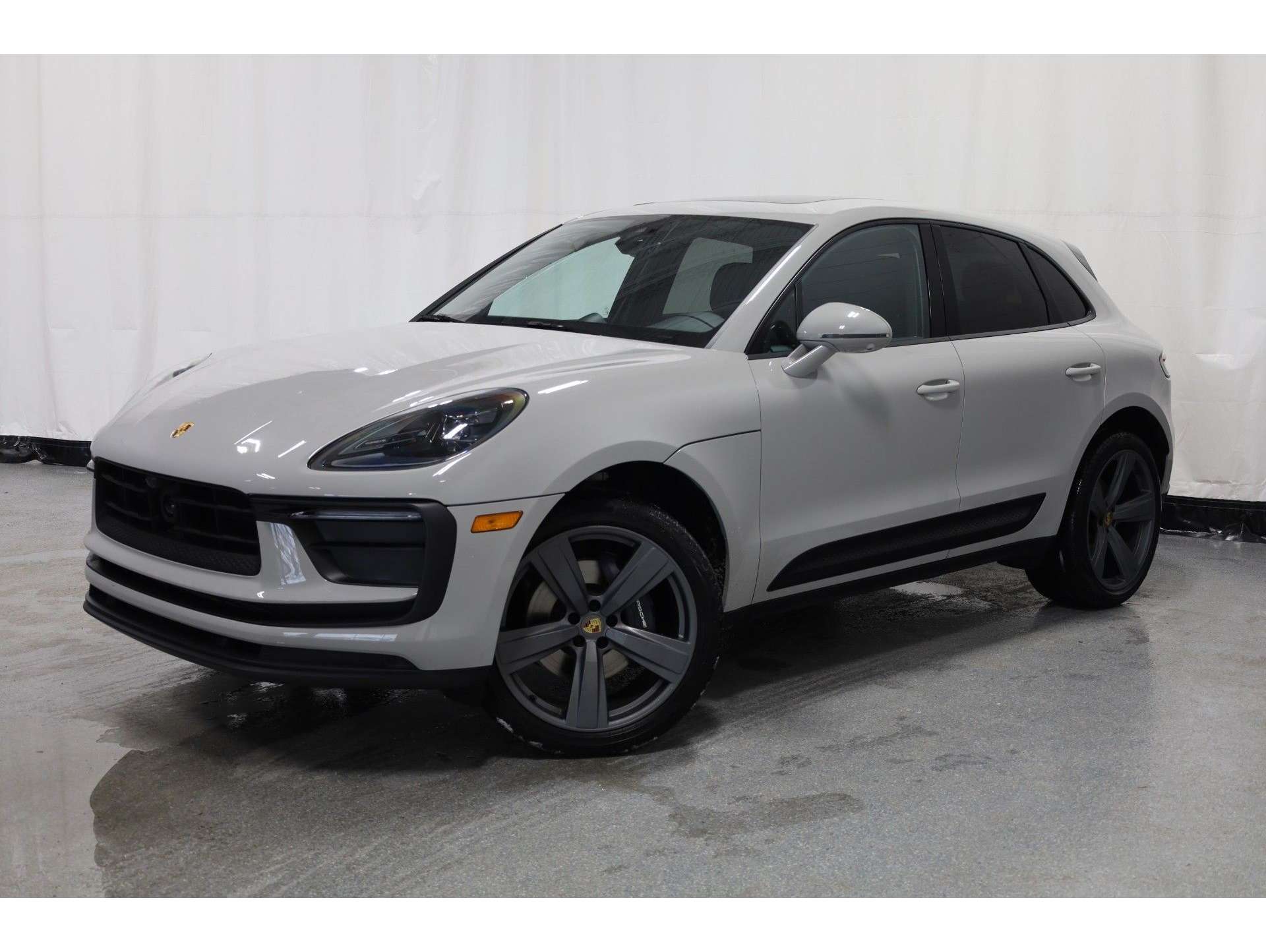 2025 Porsche Macan T