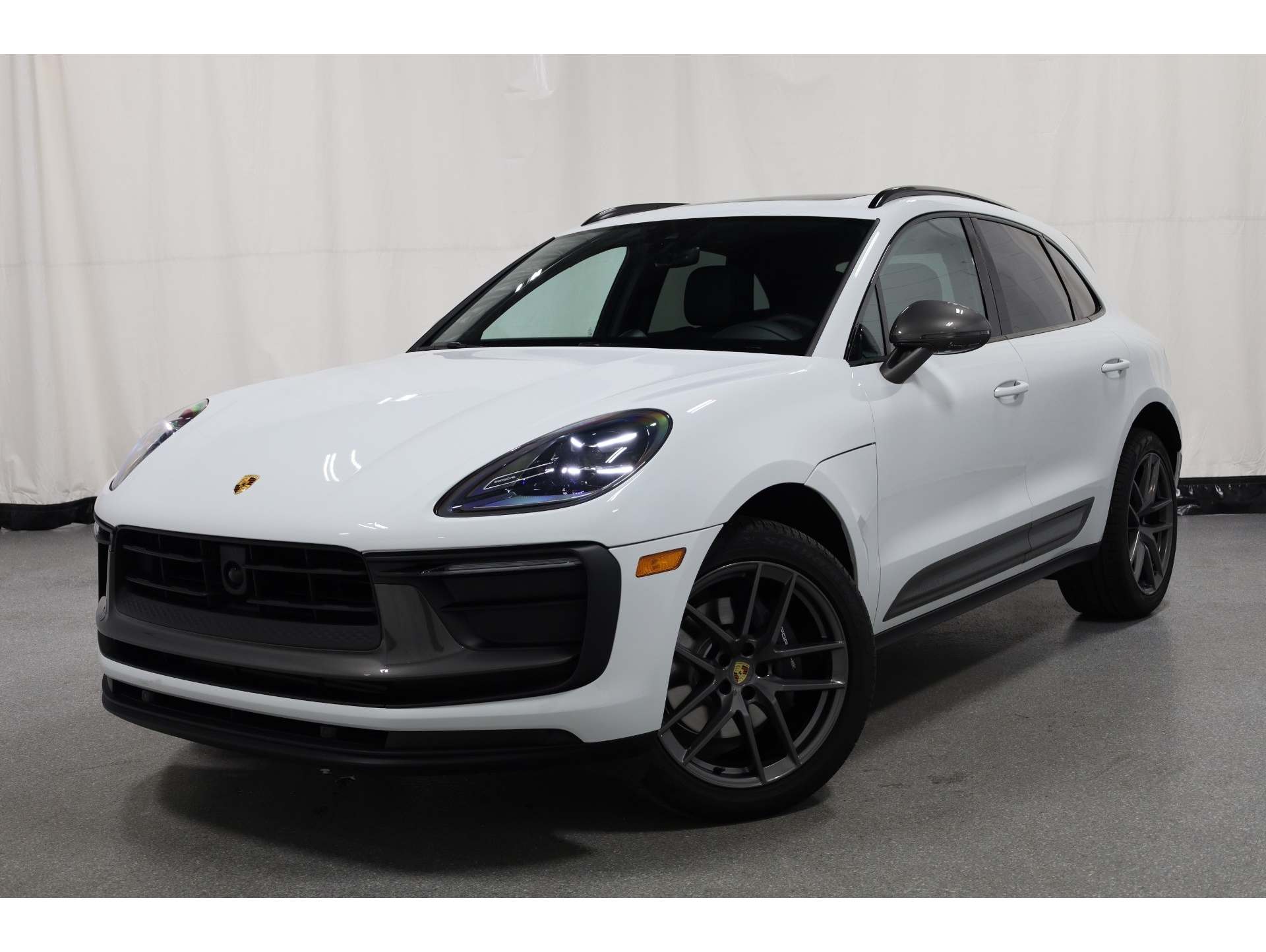 2025 Porsche Macan T