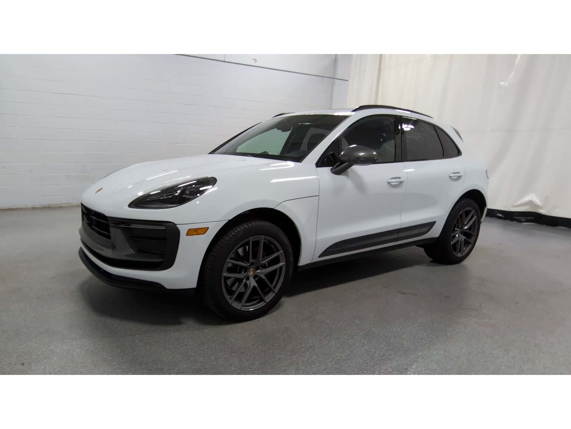 2025 Porsche Macan T