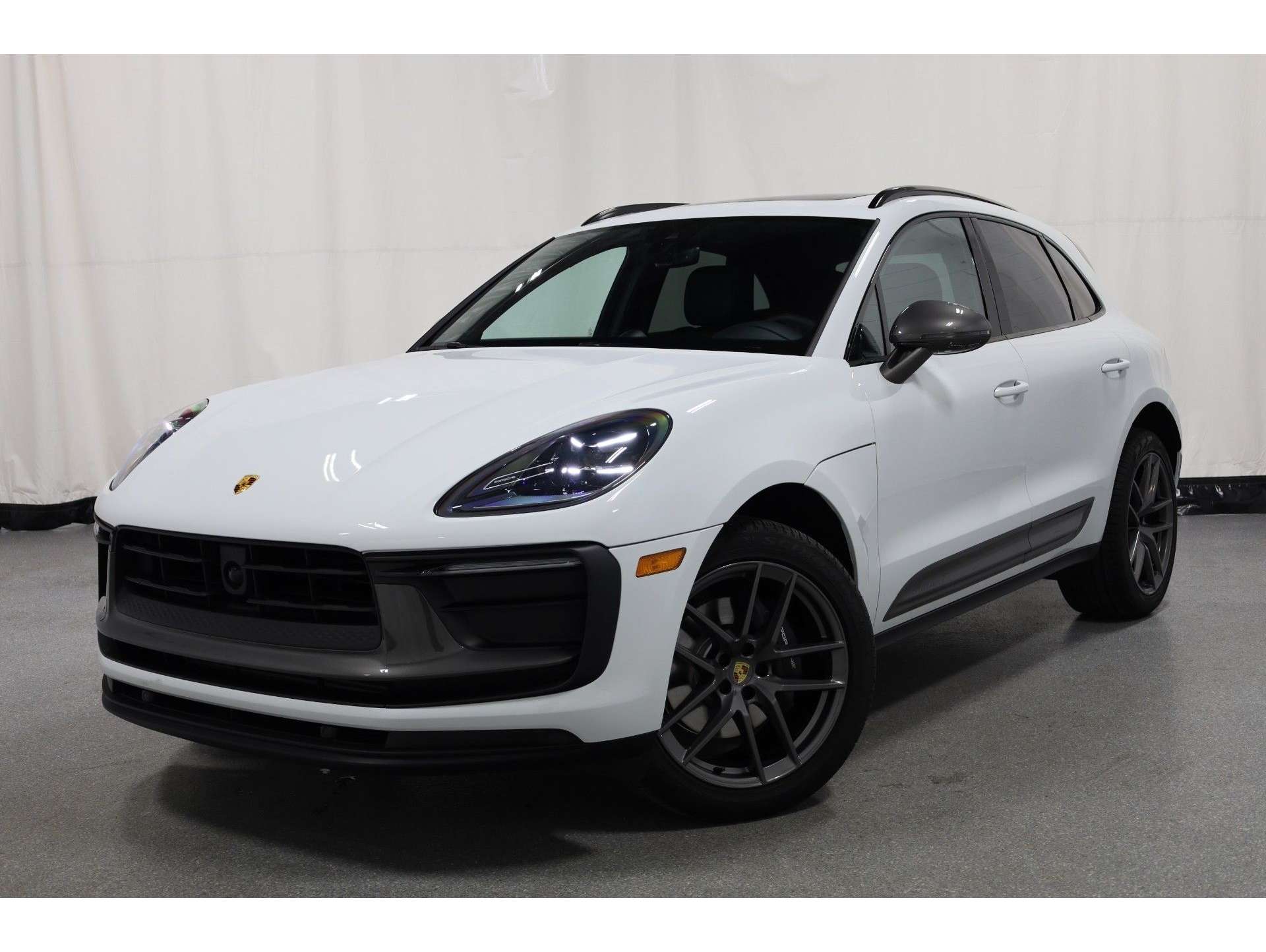 2025 Porsche Macan T's photo