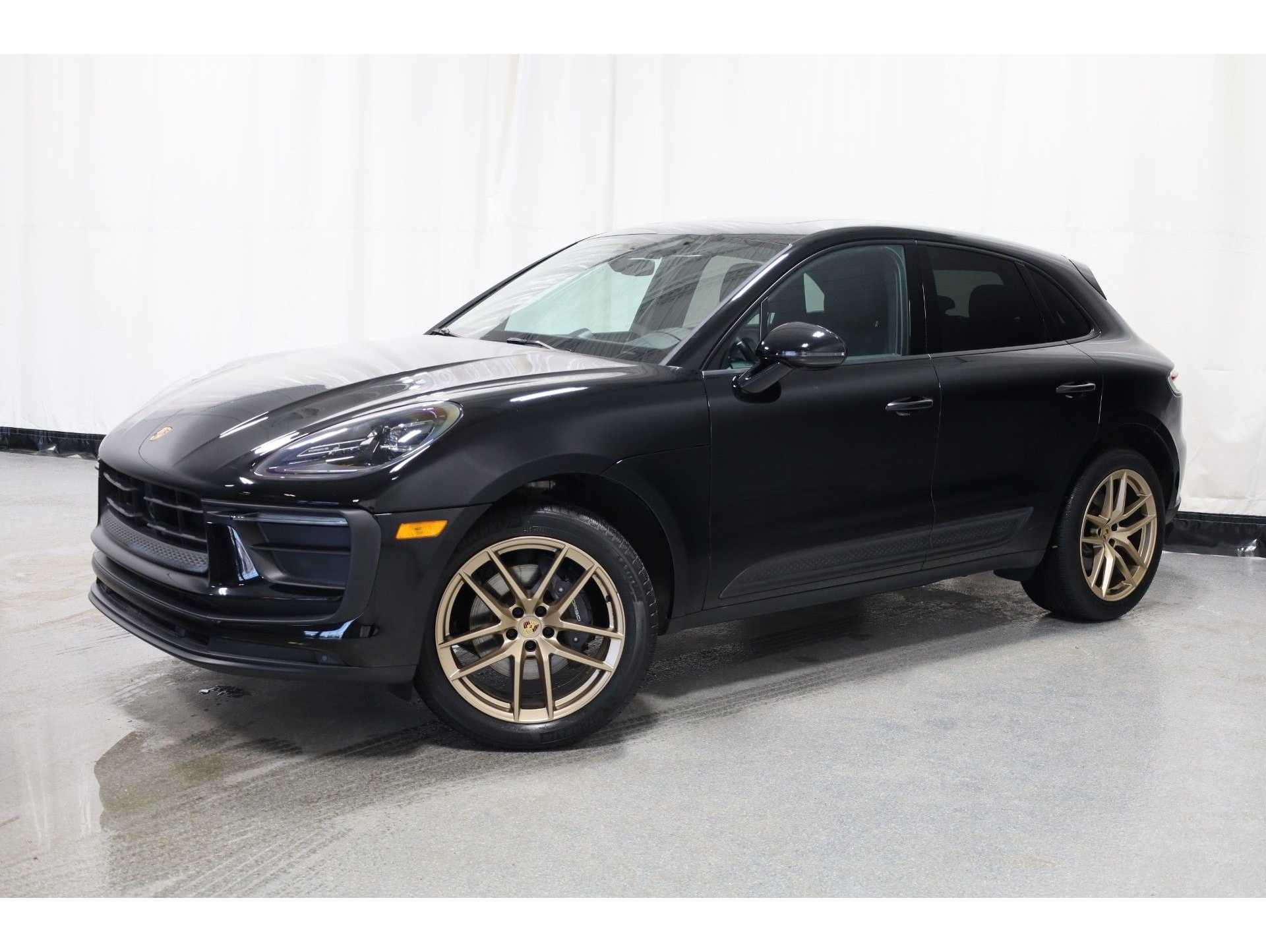 2023 Porsche Macan T's photo