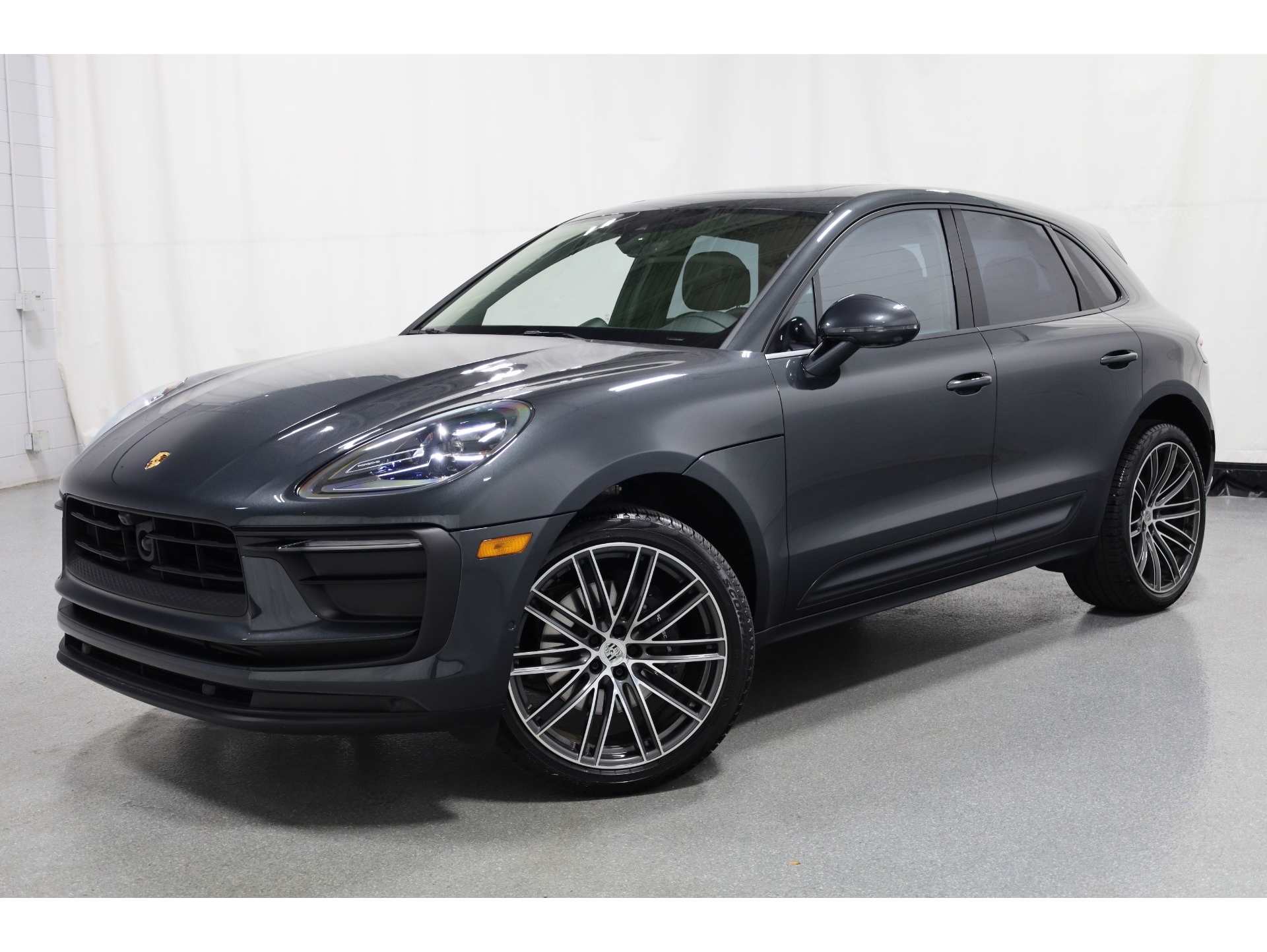 2025 Porsche Macan Base