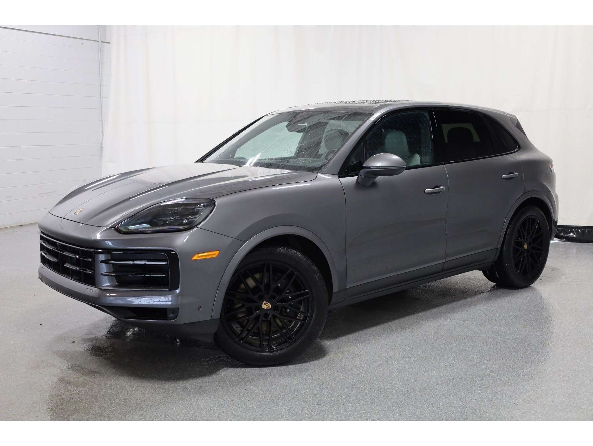 2025 Porsche Cayenne Base's photo