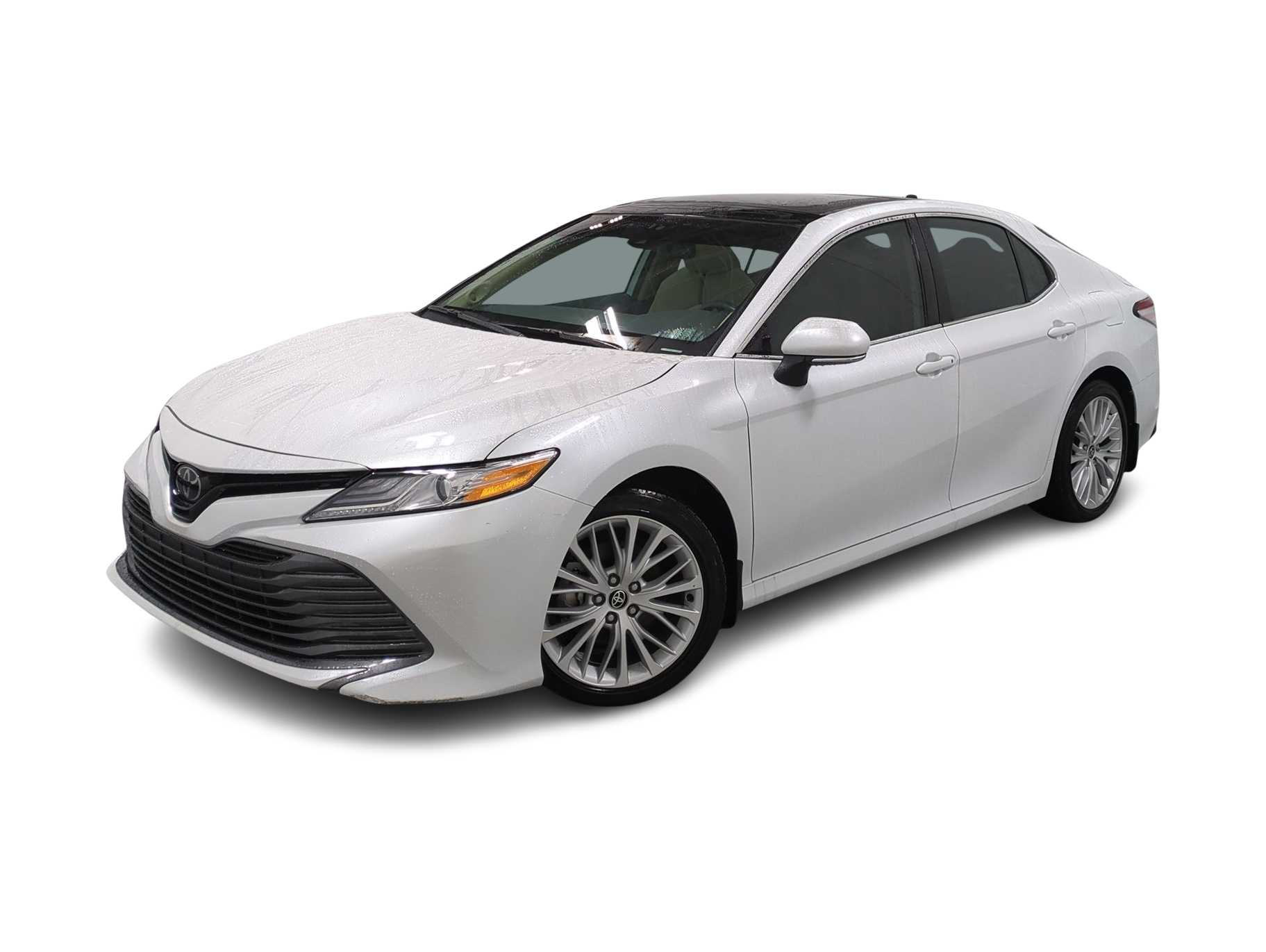 2020 Toyota Camry XLE Hero Image