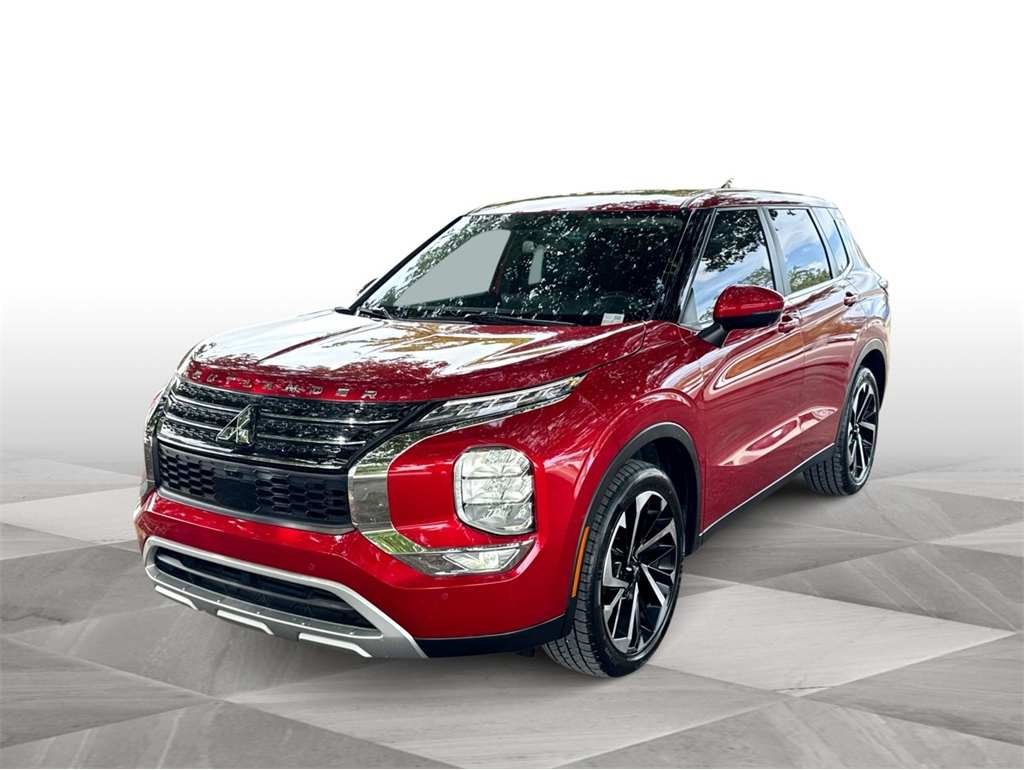 2023 Mitsubishi Outlander SE's photo