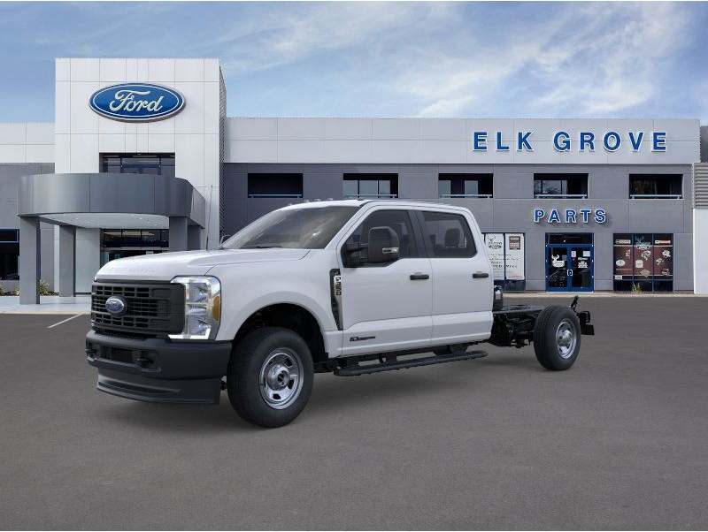 2026 Ford F-350 Super Duty Chassis Cab XL's photo