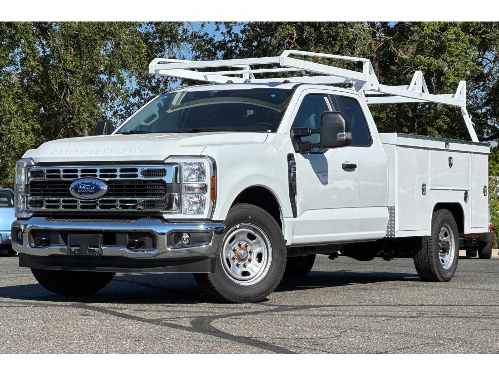 2025 Ford F-350 Super Duty Chassis Cab XL's photo