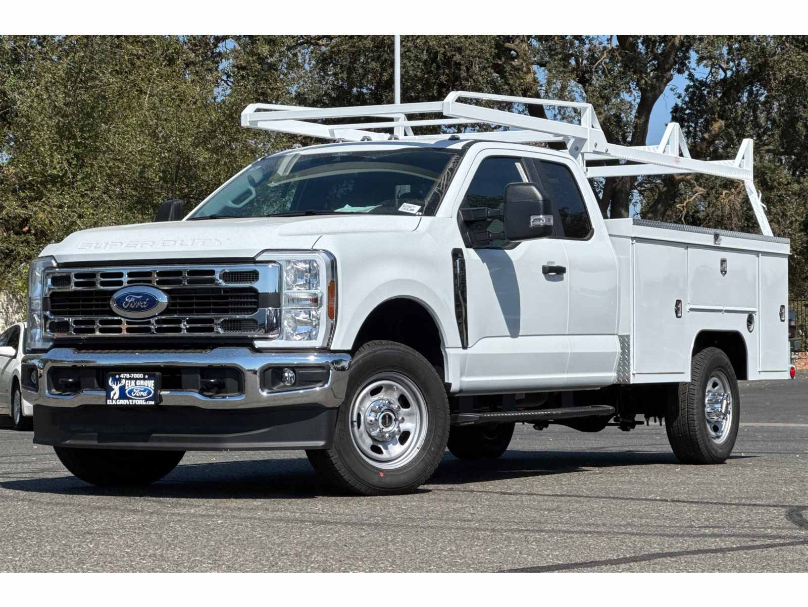 2025 Ford F-350 Super Duty Chassis Cab XL's photo
