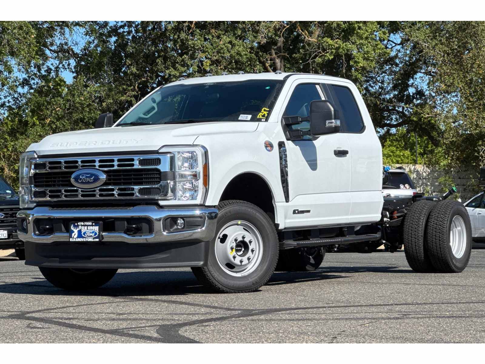 2025 Ford F-350 Super Duty Chassis Cab XL's photo