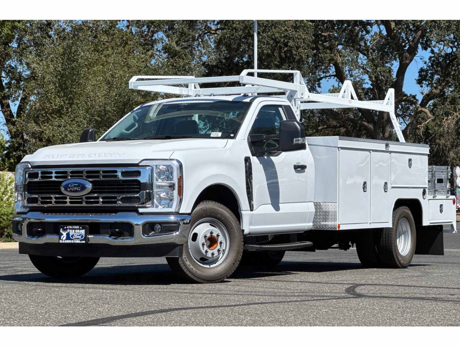 2025 Ford F-350 Super Duty Chassis Cab XL's photo