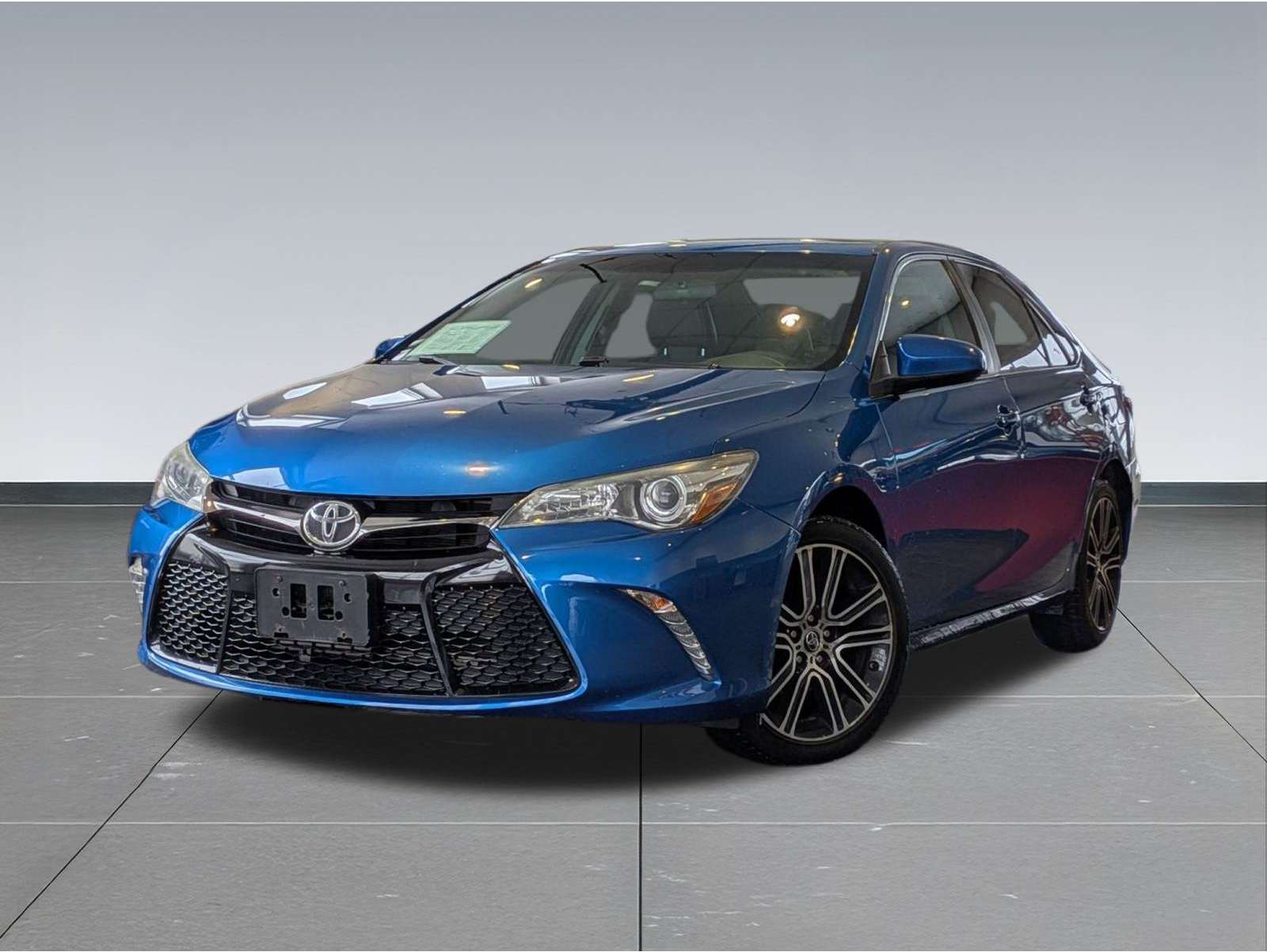 2016 Toyota Camry Special Edition's photo