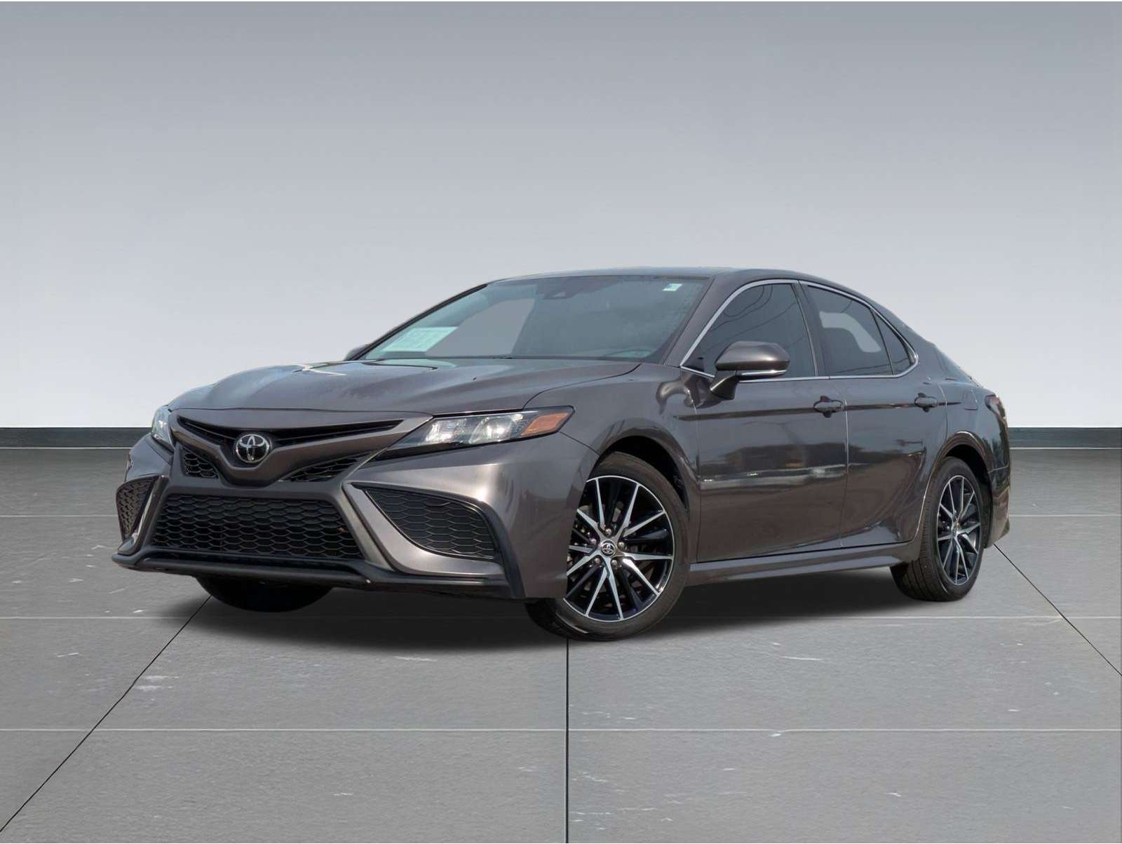 2023 Toyota Camry SE's photo