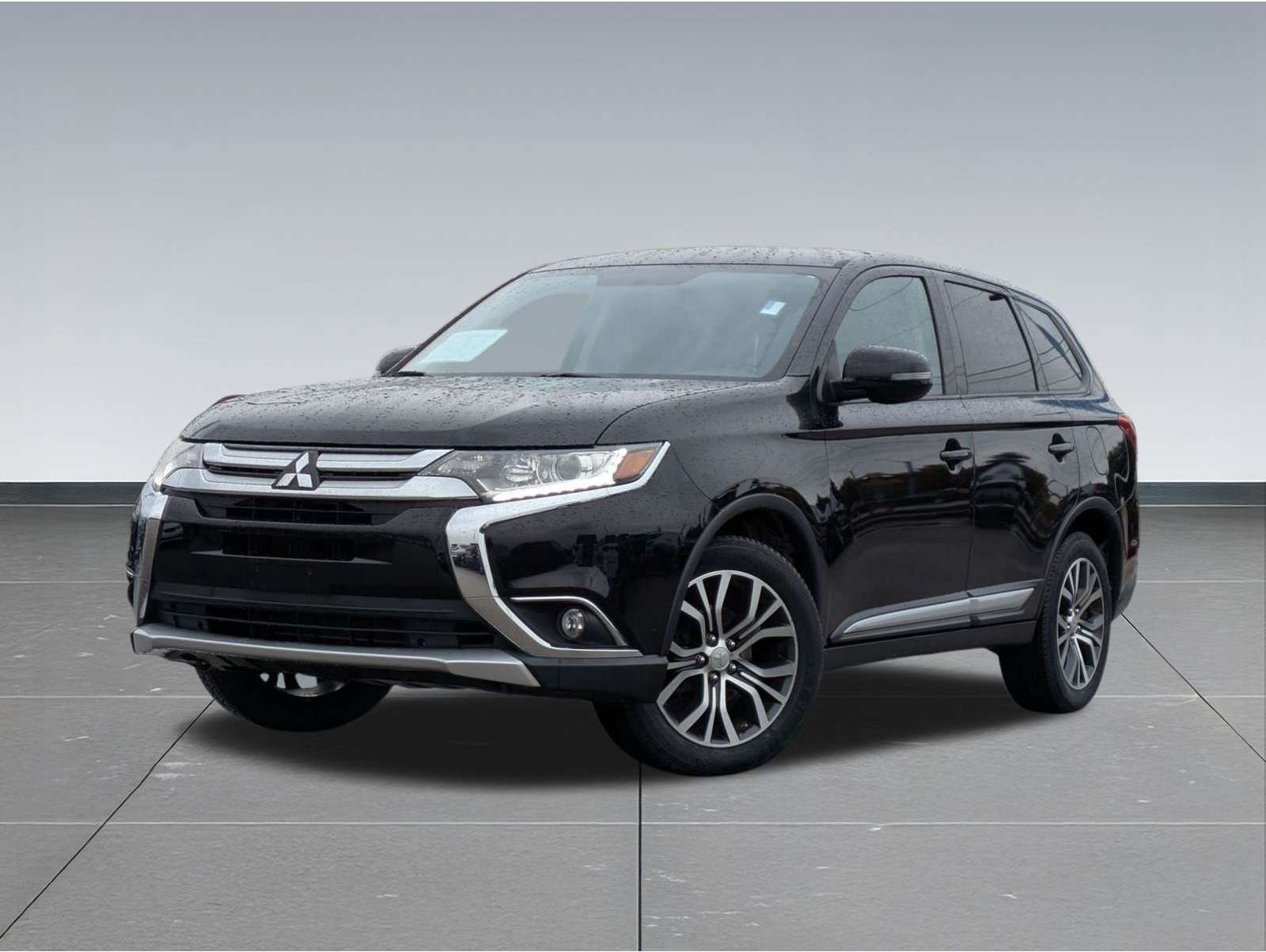 2017 Mitsubishi Outlander SE's photo