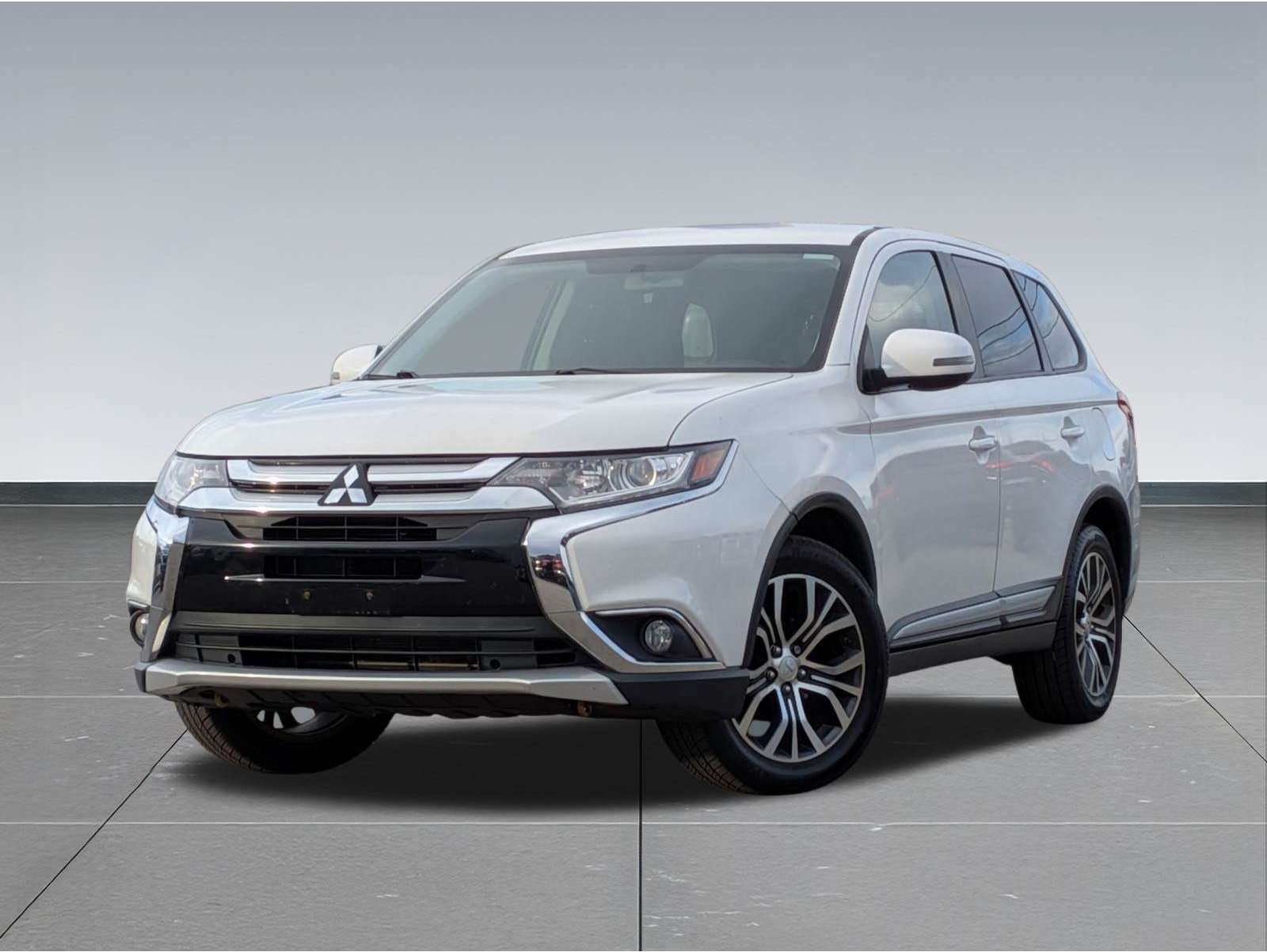 2016 Mitsubishi Outlander SE's photo