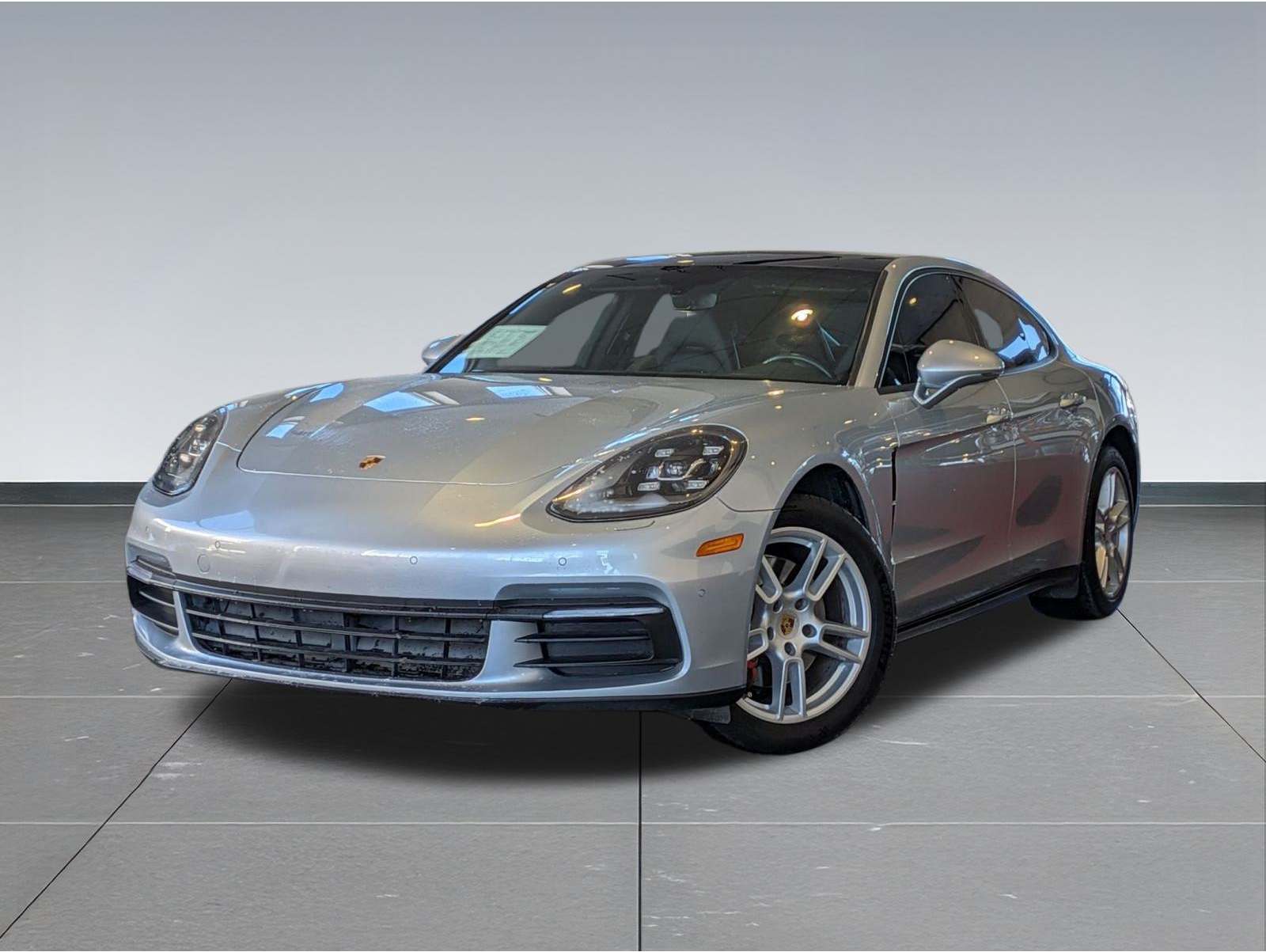 2017 Porsche Panamera 4's photo