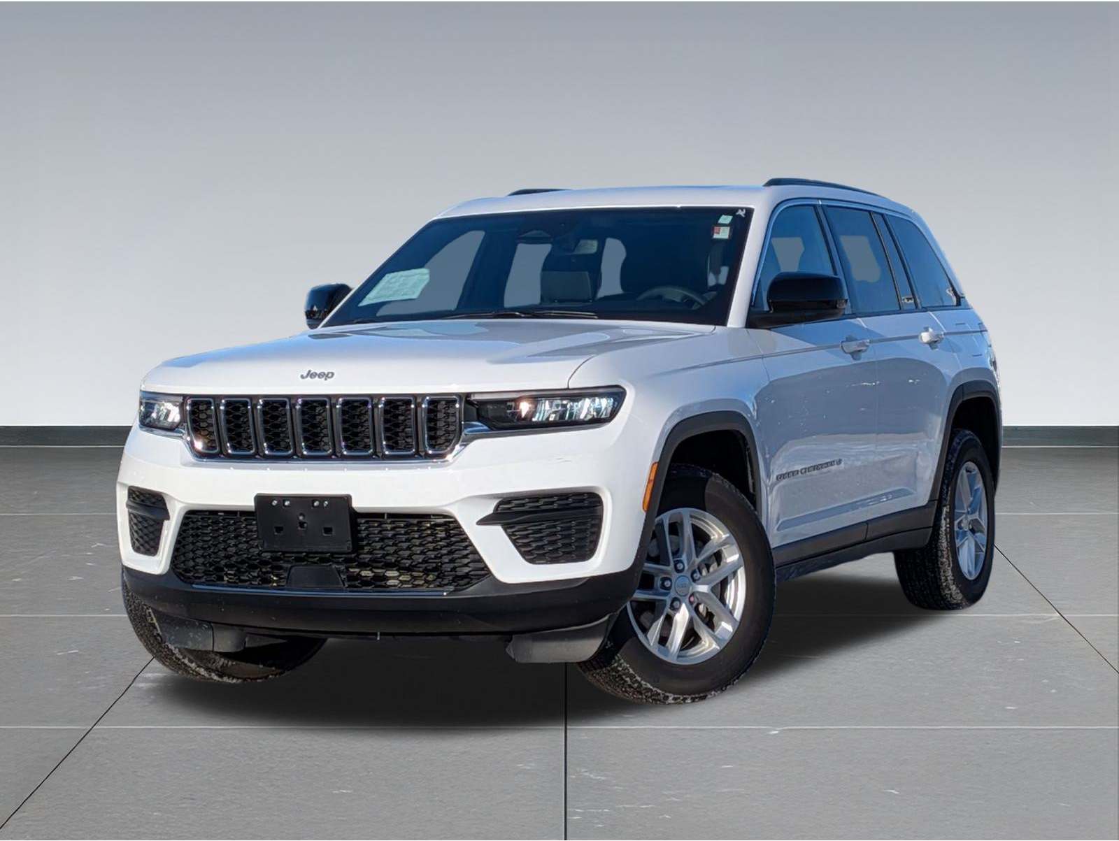 2024 Jeep Grand Cherokee Laredo's photo