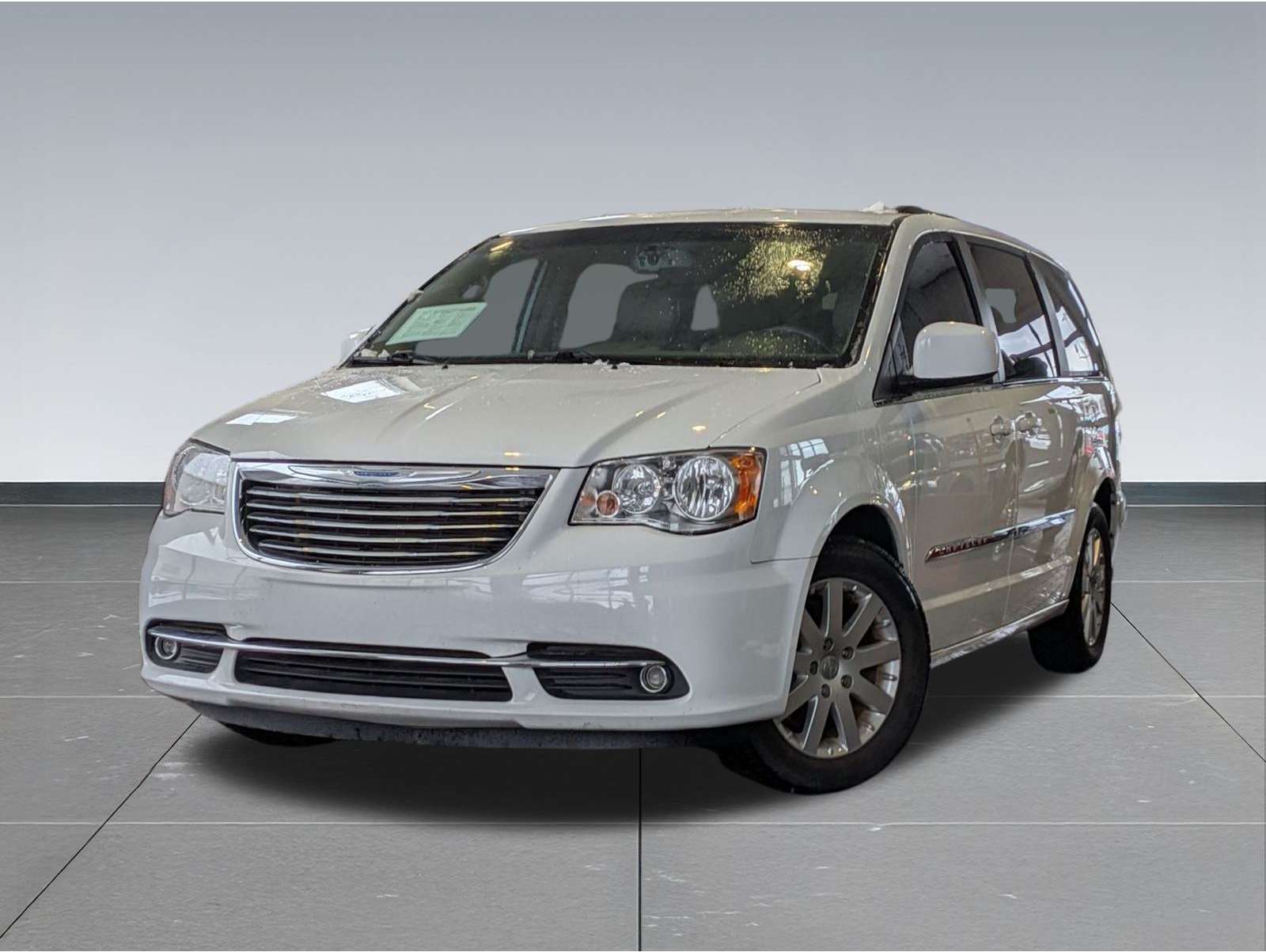 2015 Chrysler Town & Country Touring's photo