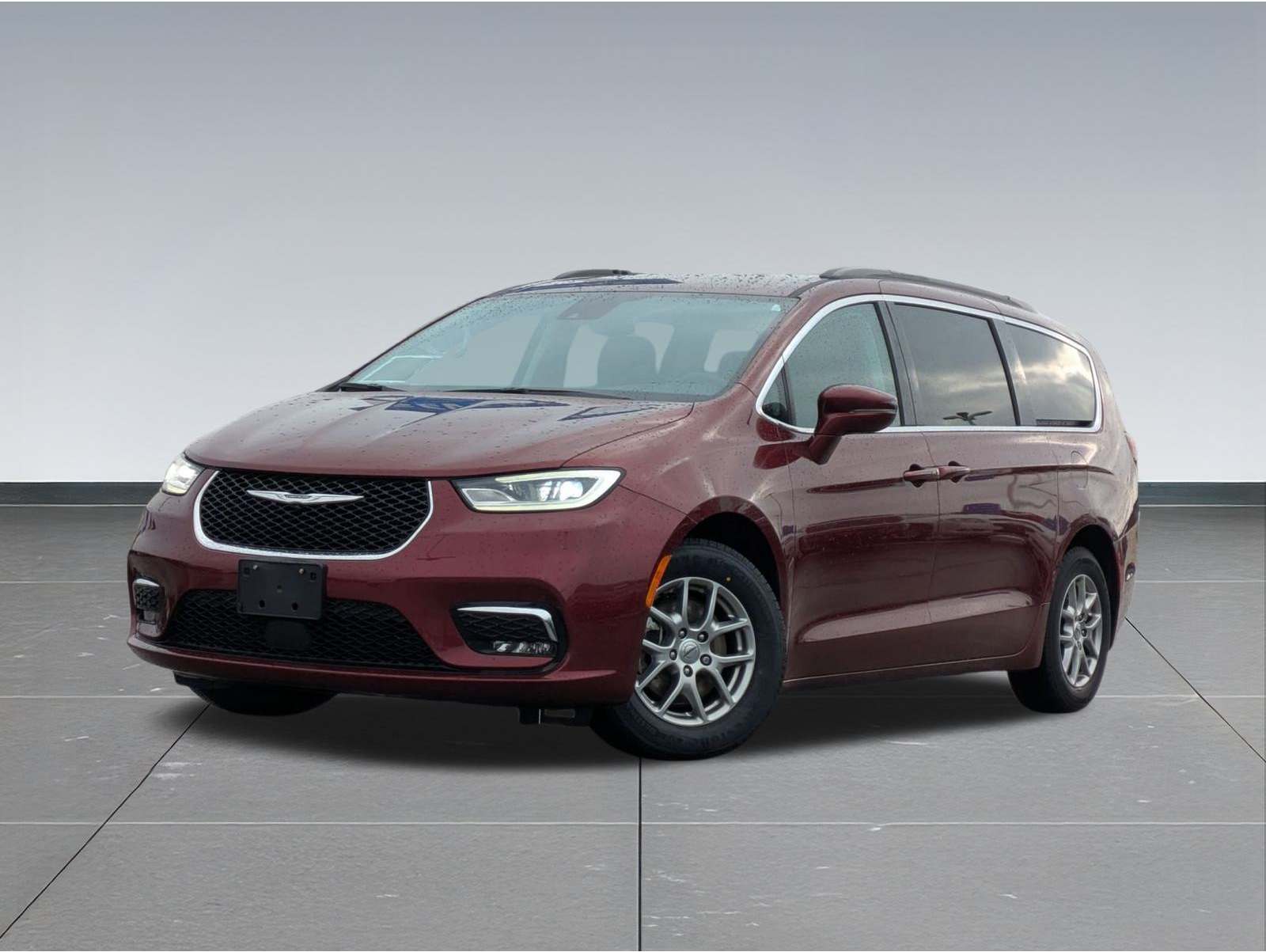 2021 Chrysler Pacifica Touring's photo