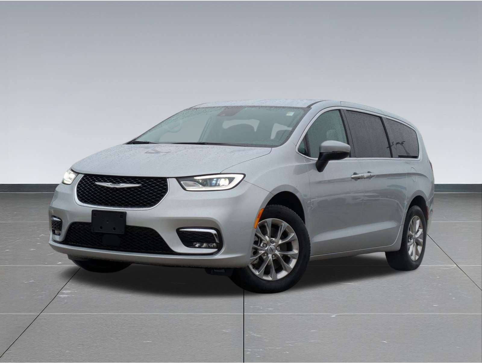 2023 Chrysler Pacifica Touring L's photo