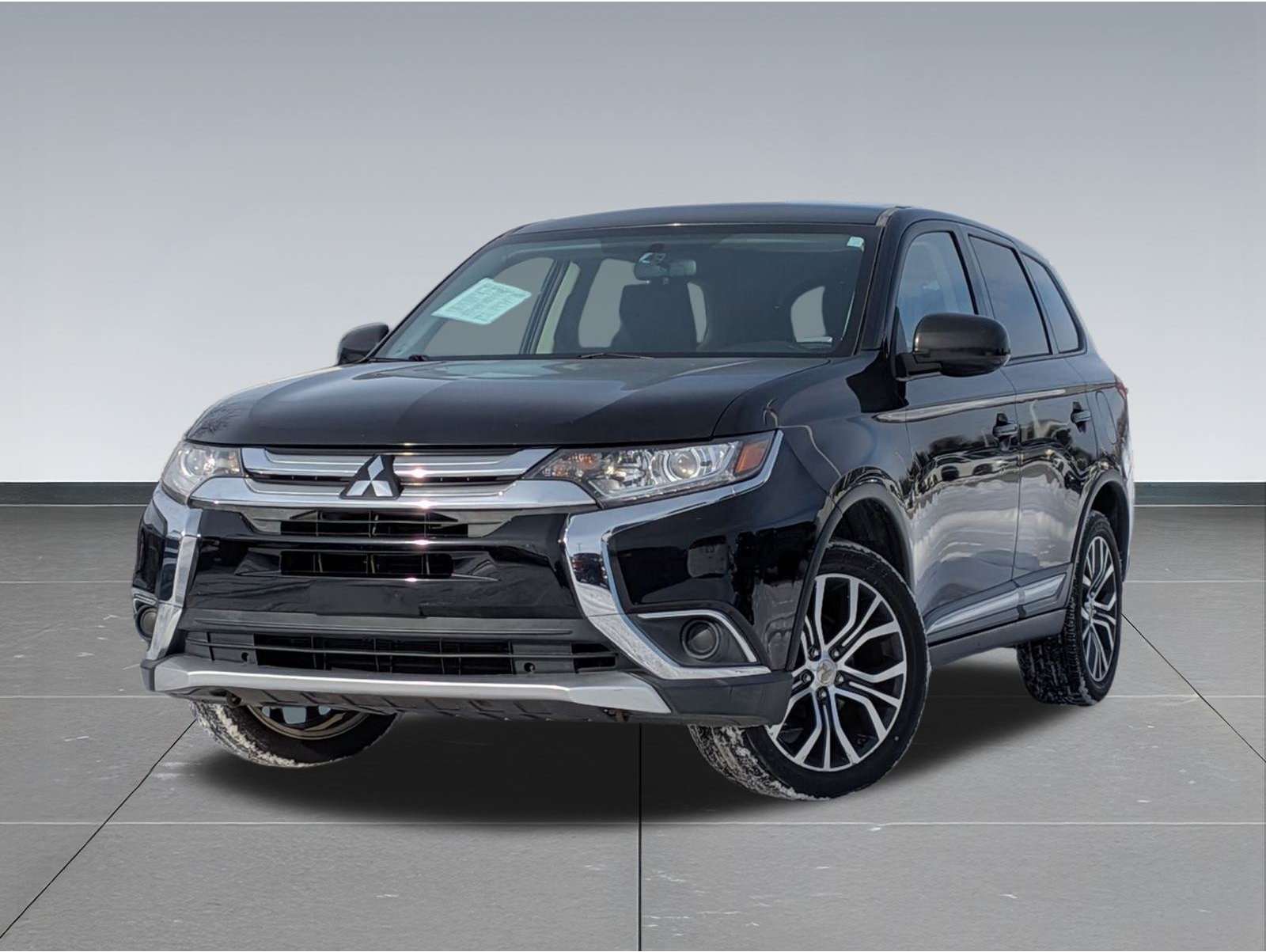 2017 Mitsubishi Outlander ES's photo