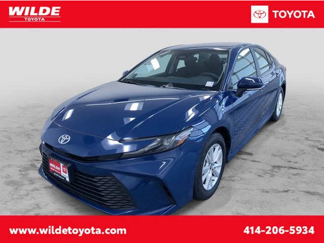 2025 Toyota Camry LE's photo