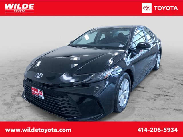 2025 Toyota Camry LE's photo