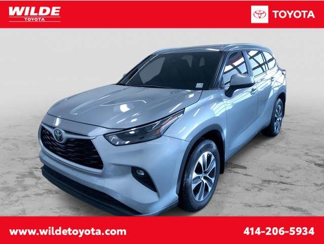 2023 Toyota Highlander XLE's photo