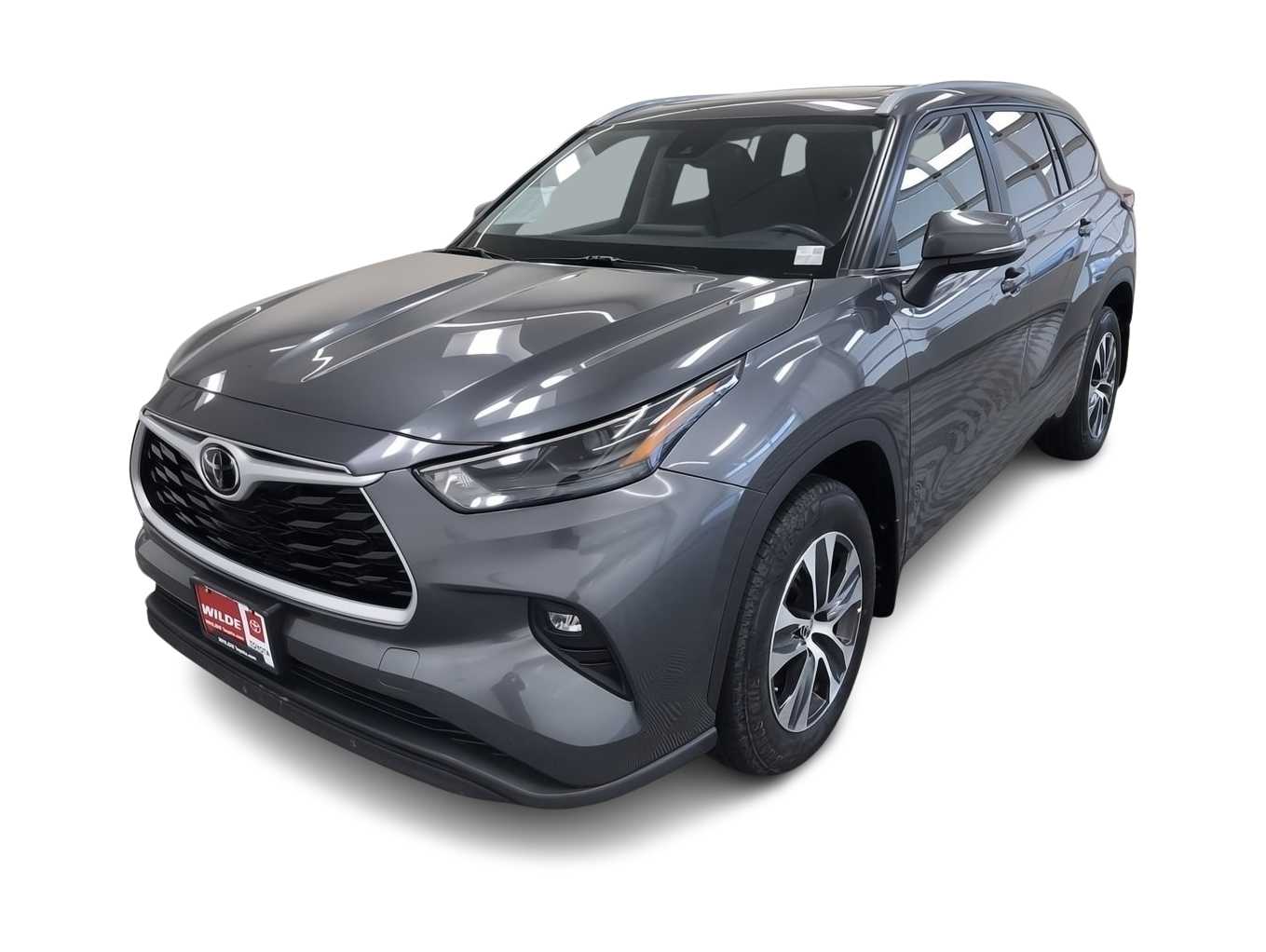 2024 Toyota Highlander XLE Hero Image