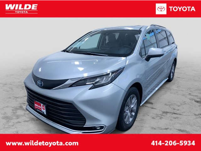 2021 Toyota Sienna XLE's photo