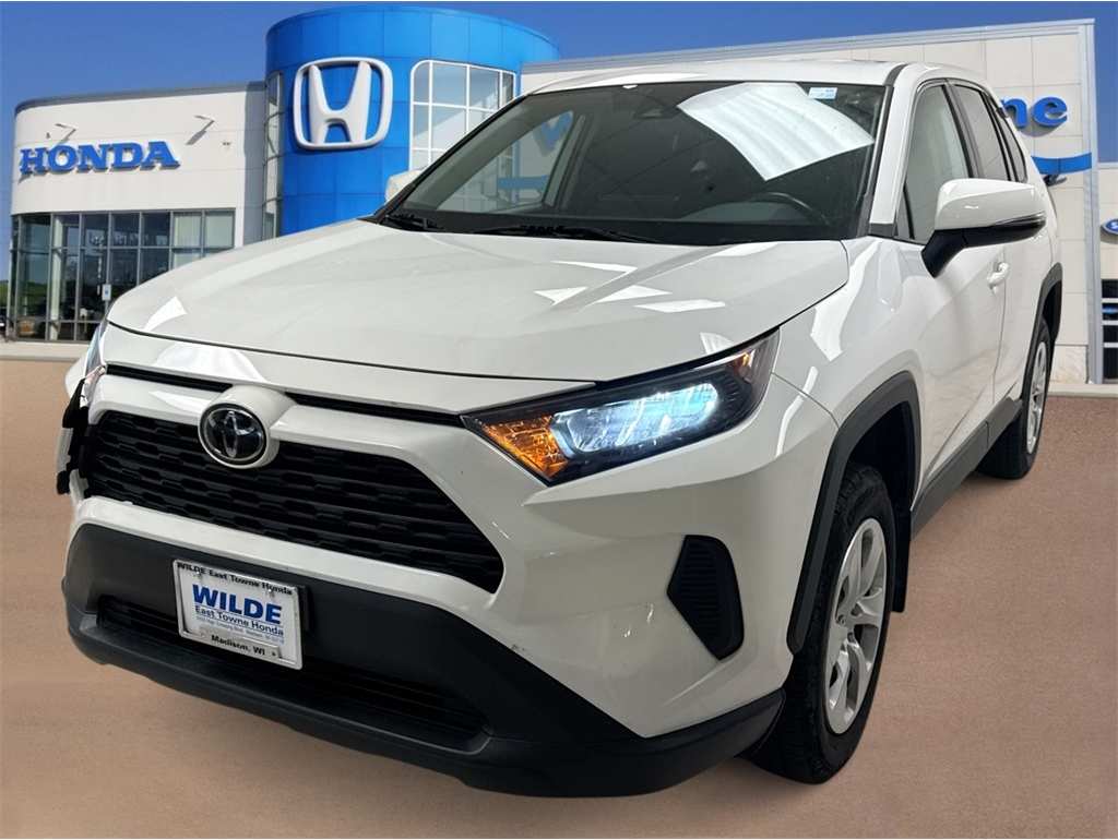 2022 Toyota RAV4 LE's photo