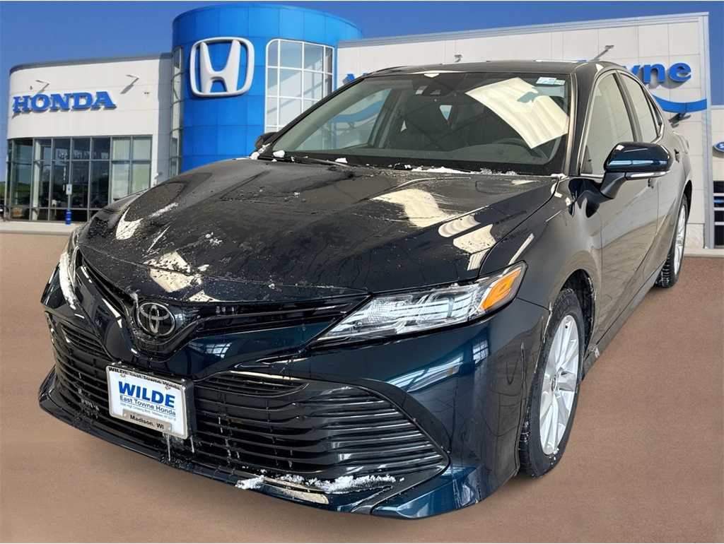 2020 Toyota Camry LE's photo