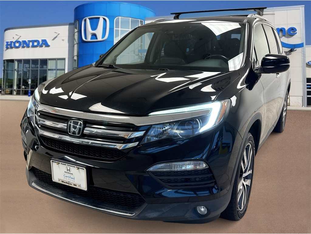 2017 Honda Pilot Elite's photo
