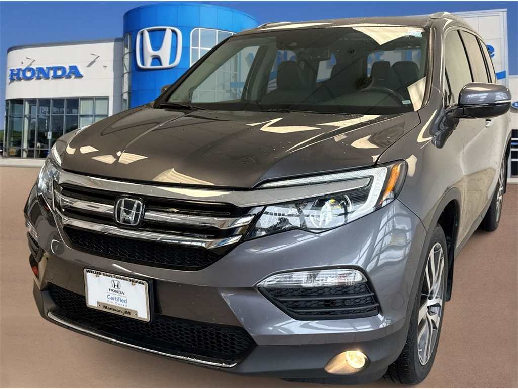 2017 Honda Pilot Elite's photo