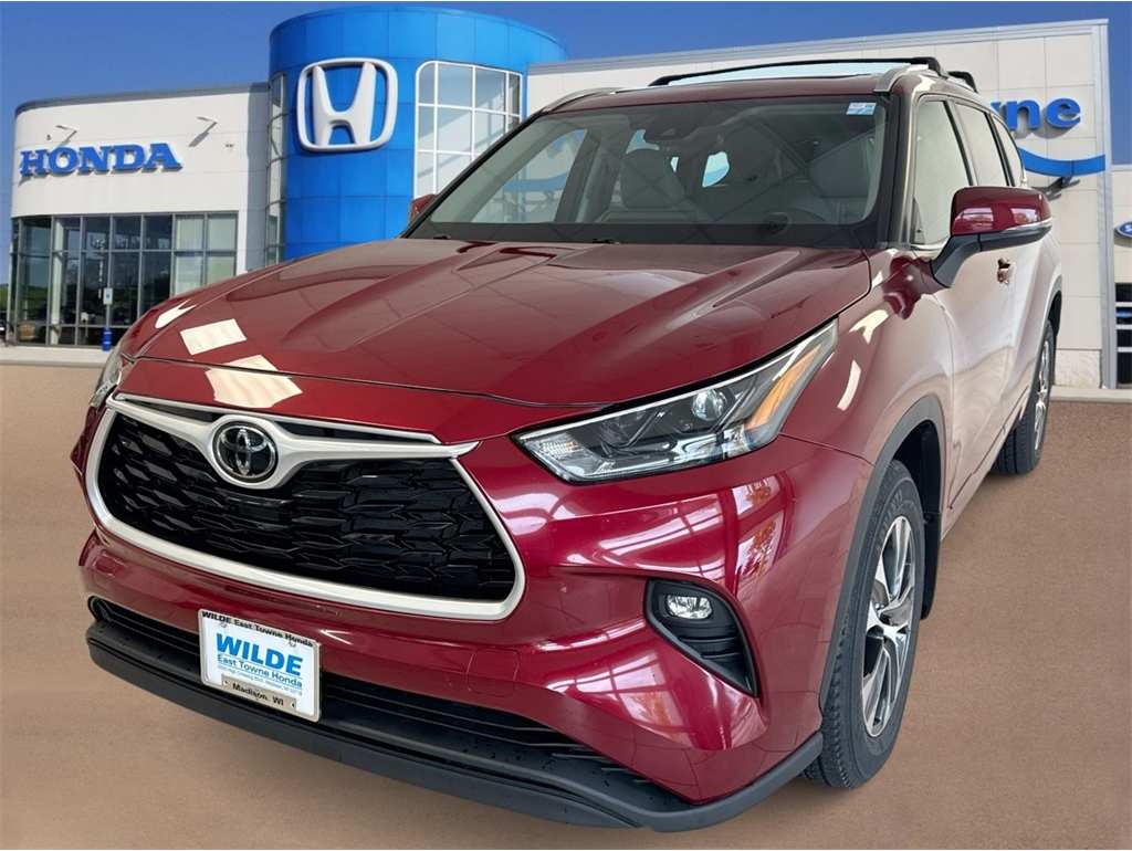 2022 Toyota Highlander XLE's photo