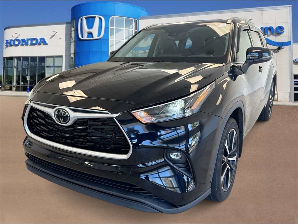 2022 Toyota Highlander XLE's photo