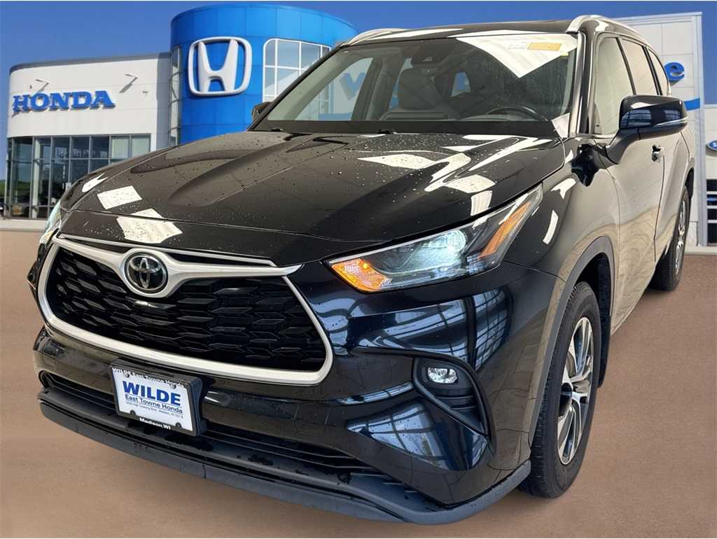 2022 Toyota Highlander XLE's photo