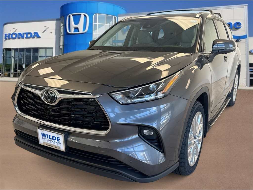 2023 Toyota Highlander Limited's photo