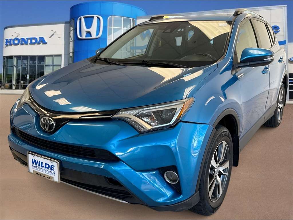 2017 Toyota RAV4 XLE's photo