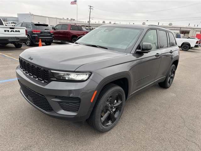 2025 Jeep Grand Cherokee Altitude's photo