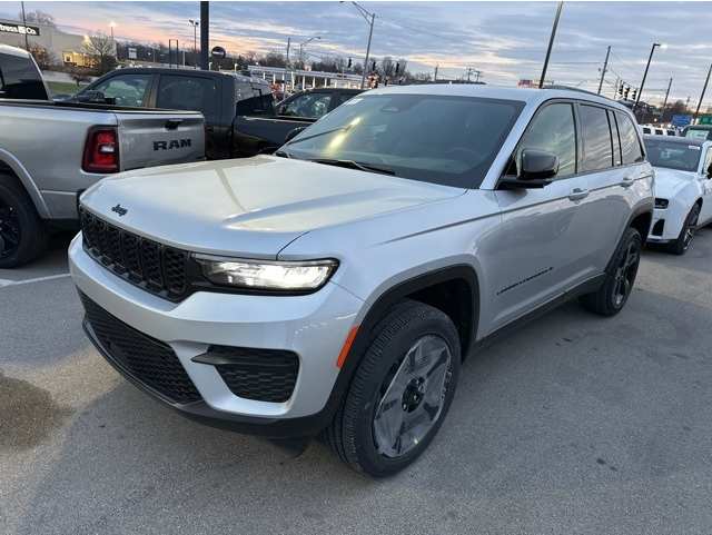 2025 Jeep Grand Cherokee Altitude's photo