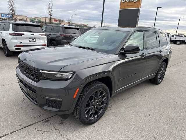 2025 Jeep Grand Cherokee L Summit's photo
